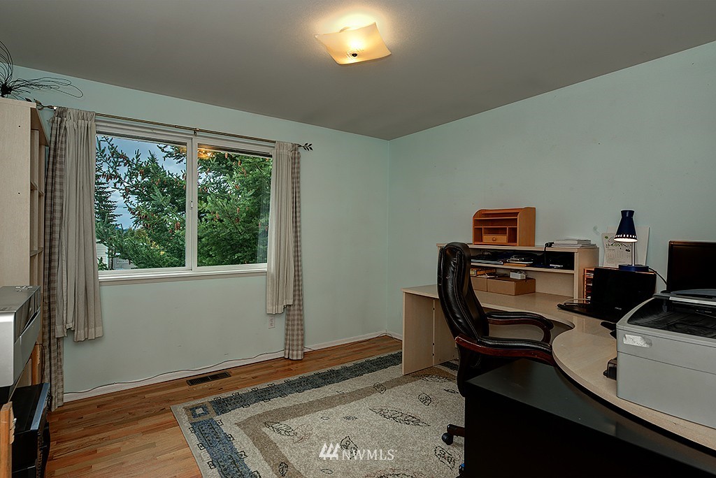 10414 Northeast 198th Street Bothell, WA 98011 - Photo 14 of 21 Gallery Image 14