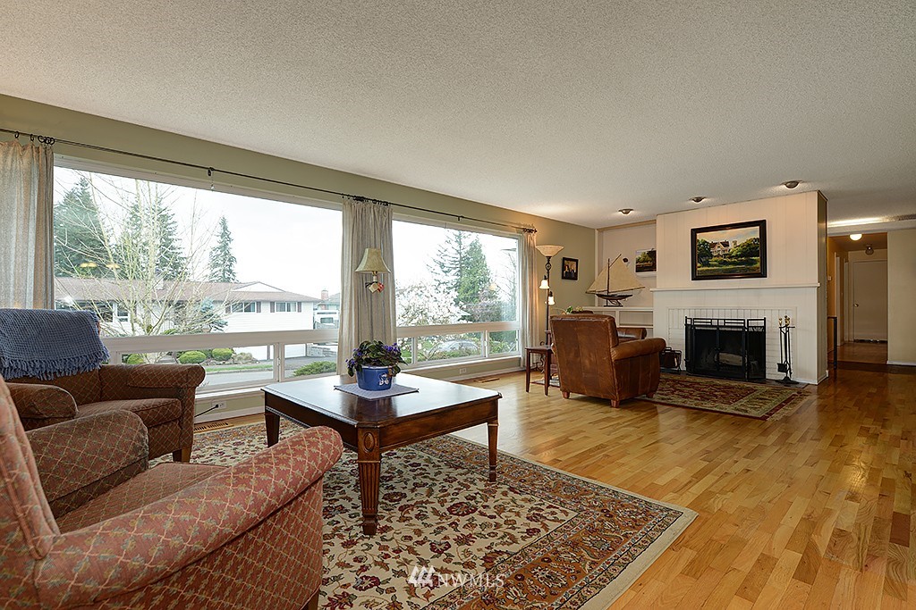 10414 Northeast 198th Street Bothell, WA 98011 - Photo 5 of 21 Gallery Image 5