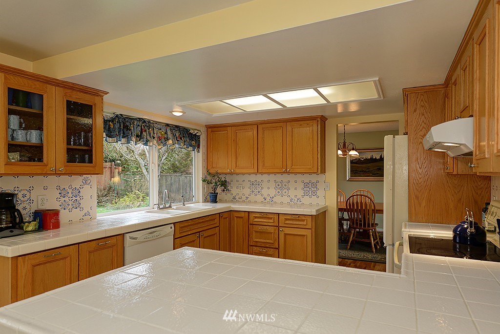 10414 Northeast 198th Street Bothell, WA 98011 - Photo 6 of 21 Gallery Image 6