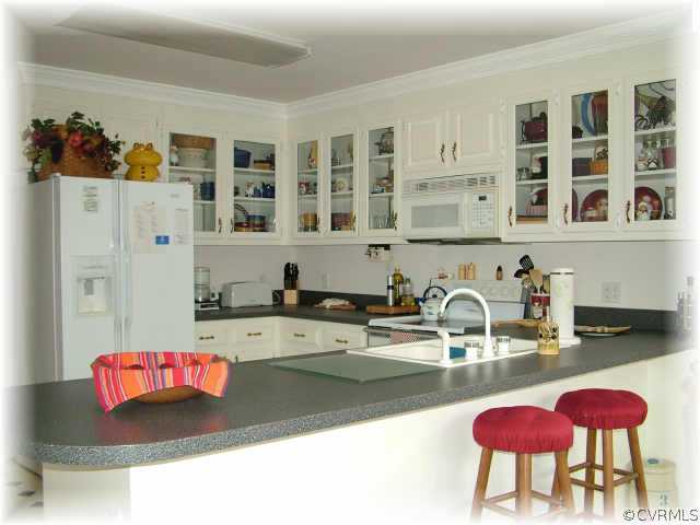 13570 Spring Run Road Midlothian, VA 23112 - Photo 4 of 10 a kitchen with a sink and cabinets