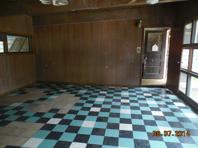 5-s074 Karns Road Lisle, IL 60532 - Photo 3 of 18 a black and white checkered floor