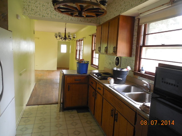 5-s074 Karns Road Lisle, IL 60532 - Photo 5 of 18 a kitchen with a sink and cabinets