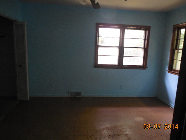 5-s074 Karns Road Lisle, IL 60532 - Photo 9 of 18 an empty room with a window