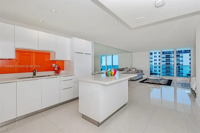 $6,700 | 2301 Collins Avenue, Unit 1211, Miami Beach, FL 33139