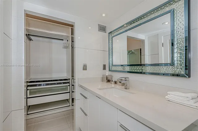 $6,700 | 2301 Collins Avenue, Unit 1211, Miami Beach, FL 33139