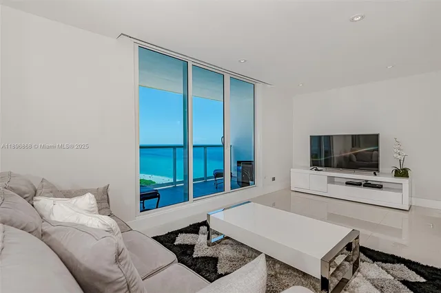 $6,700 | 2301 Collins Avenue, Unit 1211, Miami Beach, FL 33139