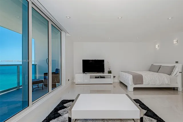 $6,700 | 2301 Collins Avenue, Unit 1211, Miami Beach, FL 33139