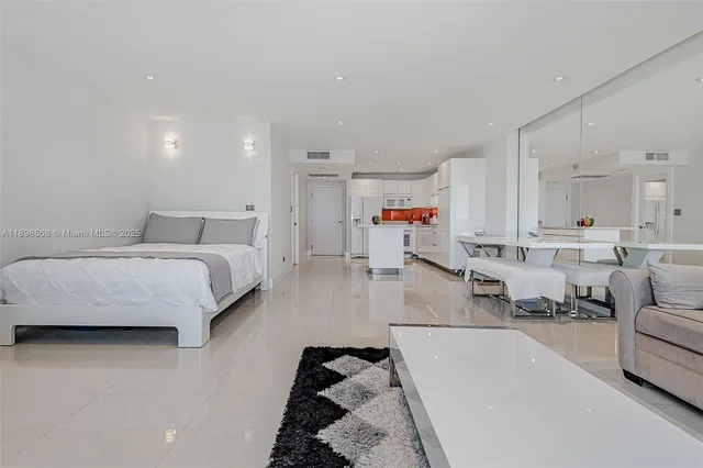 $6,700 | 2301 Collins Avenue, Unit 1211, Miami Beach, FL 33139