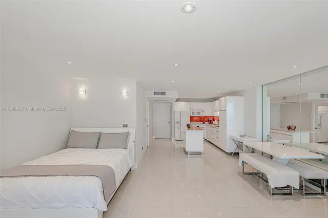 $6,700 | 2301 Collins Avenue, Unit 1211, Miami Beach, FL 33139