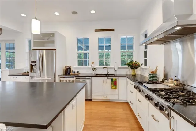 $4,650,000 | 65 Mahogany Drive, Naples, FL 34108