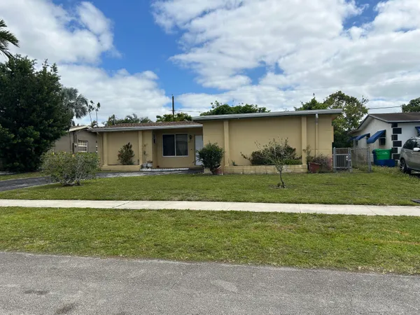 a view of a house with a big yard