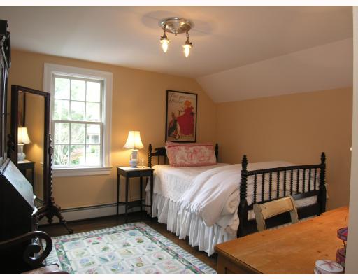 35 Sunset Road Bristol, RI 02809 - Photo 10 of 12 Bedroom.