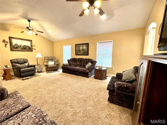 $375,000 | 2206 Cherry Blossom Circle, Lebanon, MO 65536