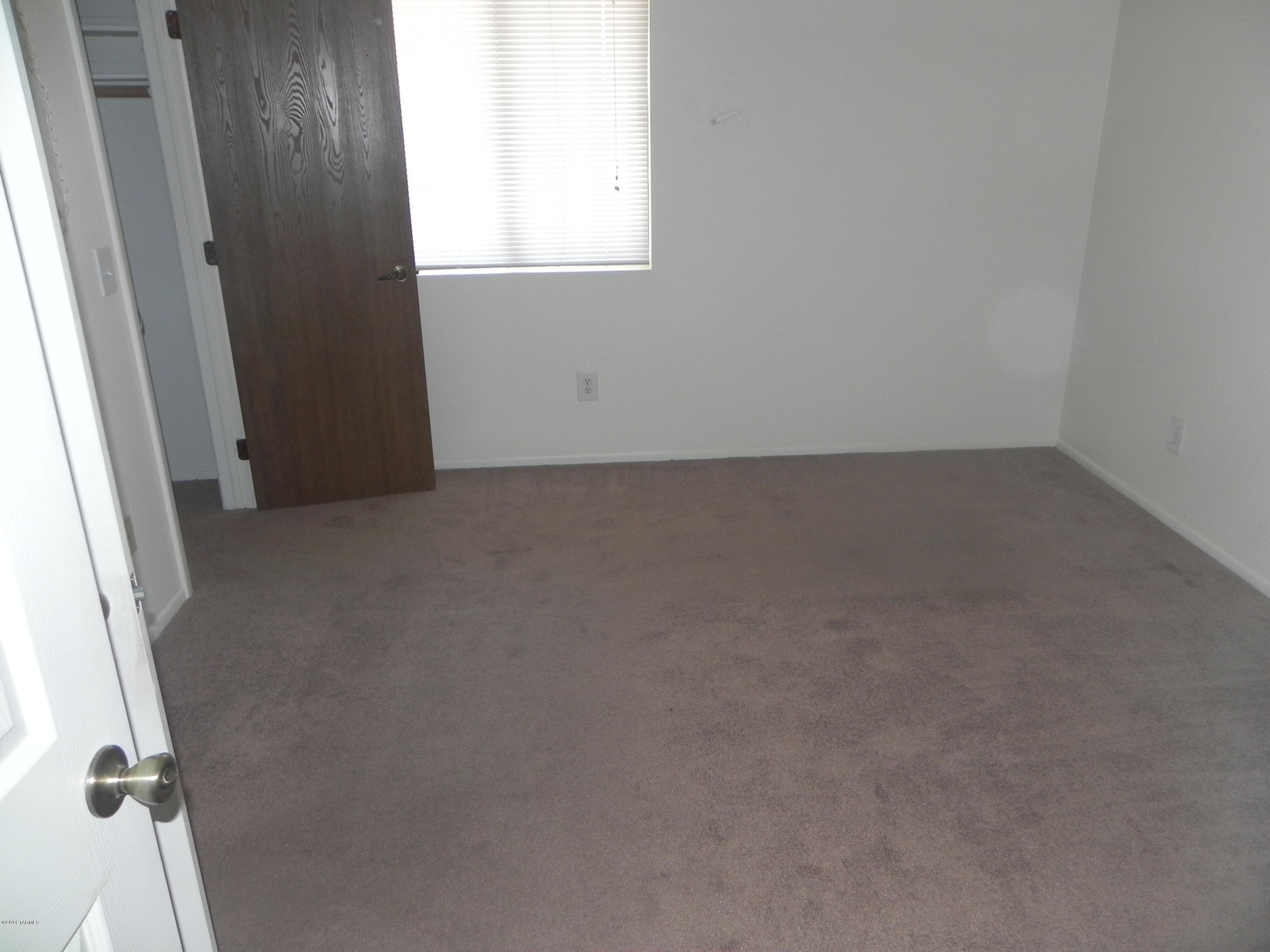 6625 East Golf Links Road, Unit 2 Tucson, AZ 85730 - Photo 6 of 14 an empty room with windows