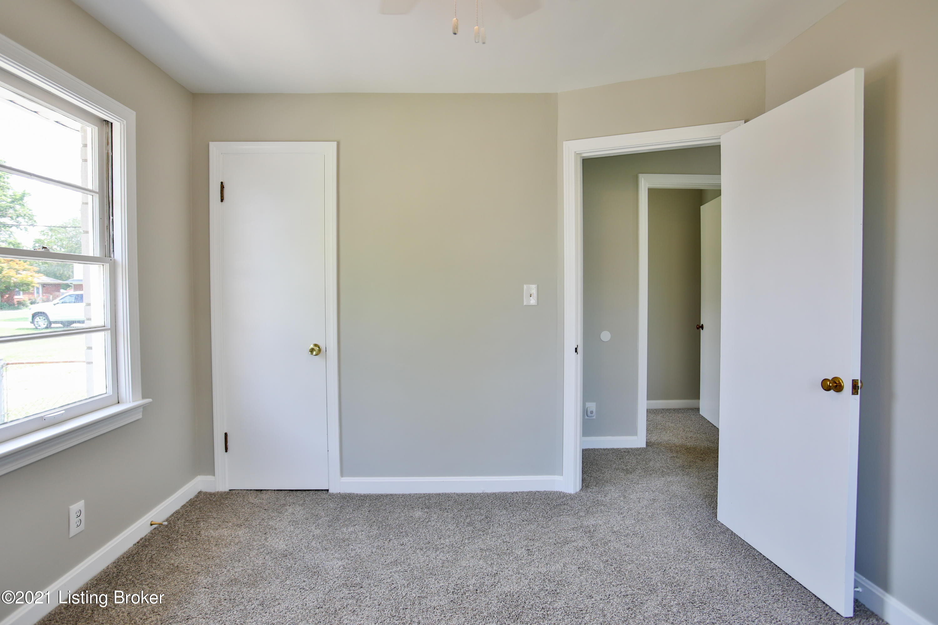 8384 Walker Road Louisville, KY 40258 - Photo 18 of 28 8384 Walker Rd-14