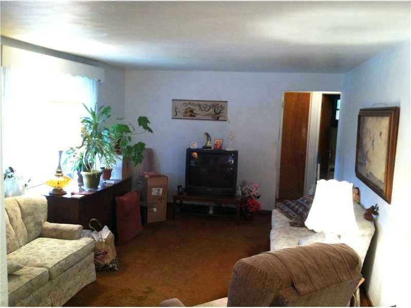 3681 Willett Road Baldwin, PA 15227 - Photo 3 of 11 Living Room.