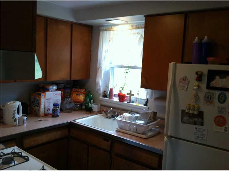 3681 Willett Road Baldwin, PA 15227 - Photo 4 of 11 Kitchen.