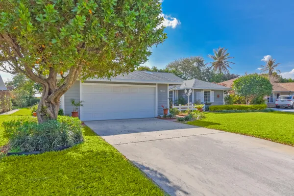 $499,000 | 7886 Southeast Trenton Avenue, Hobe Sound, FL 33455