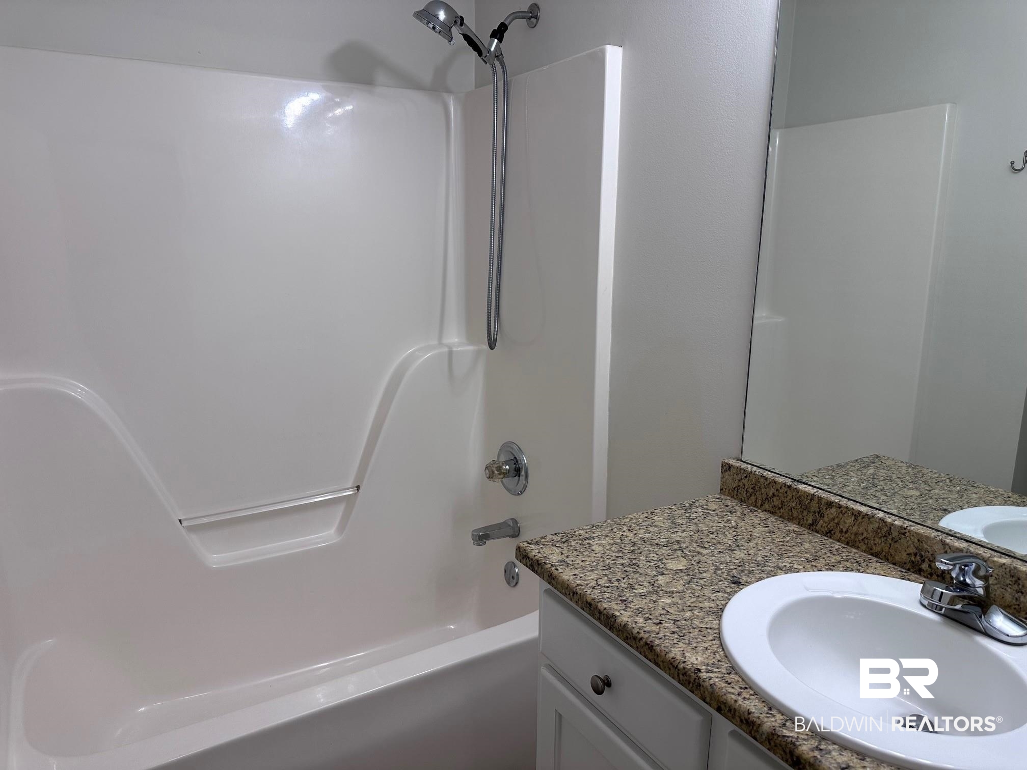 10301 Windmill Road Fairhope, AL 36532 - Photo 15 of 18 Bath 2
