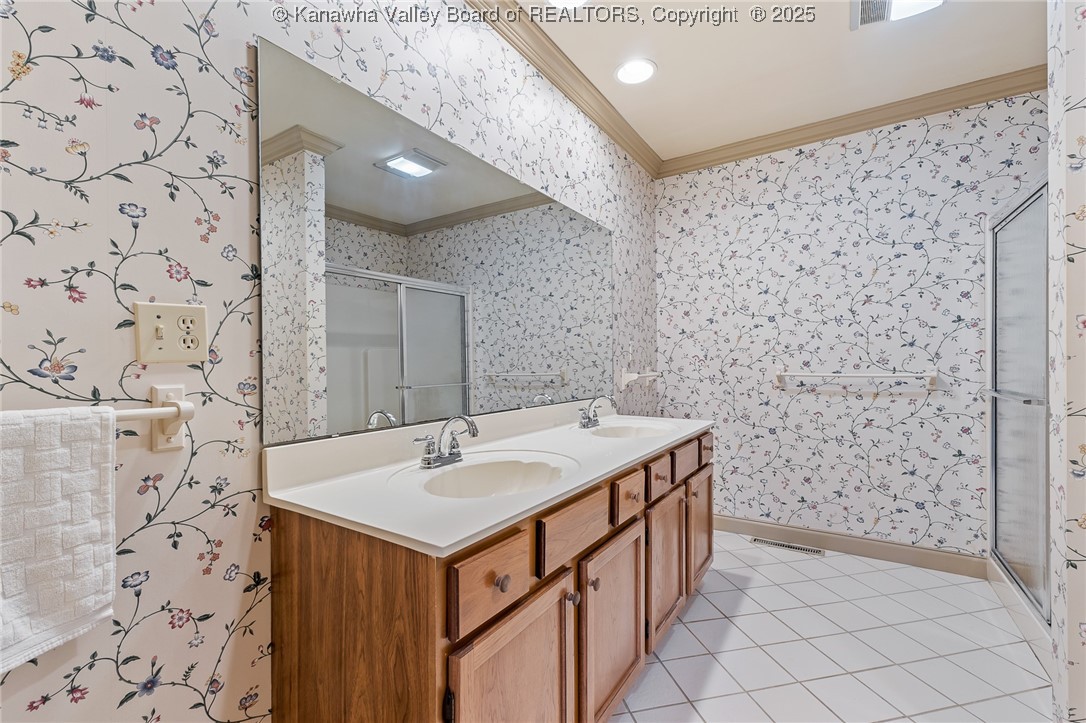 1534 Tennis Club Road Charleston, WV 25314 - Photo 17 of 30 Primary Full Bath