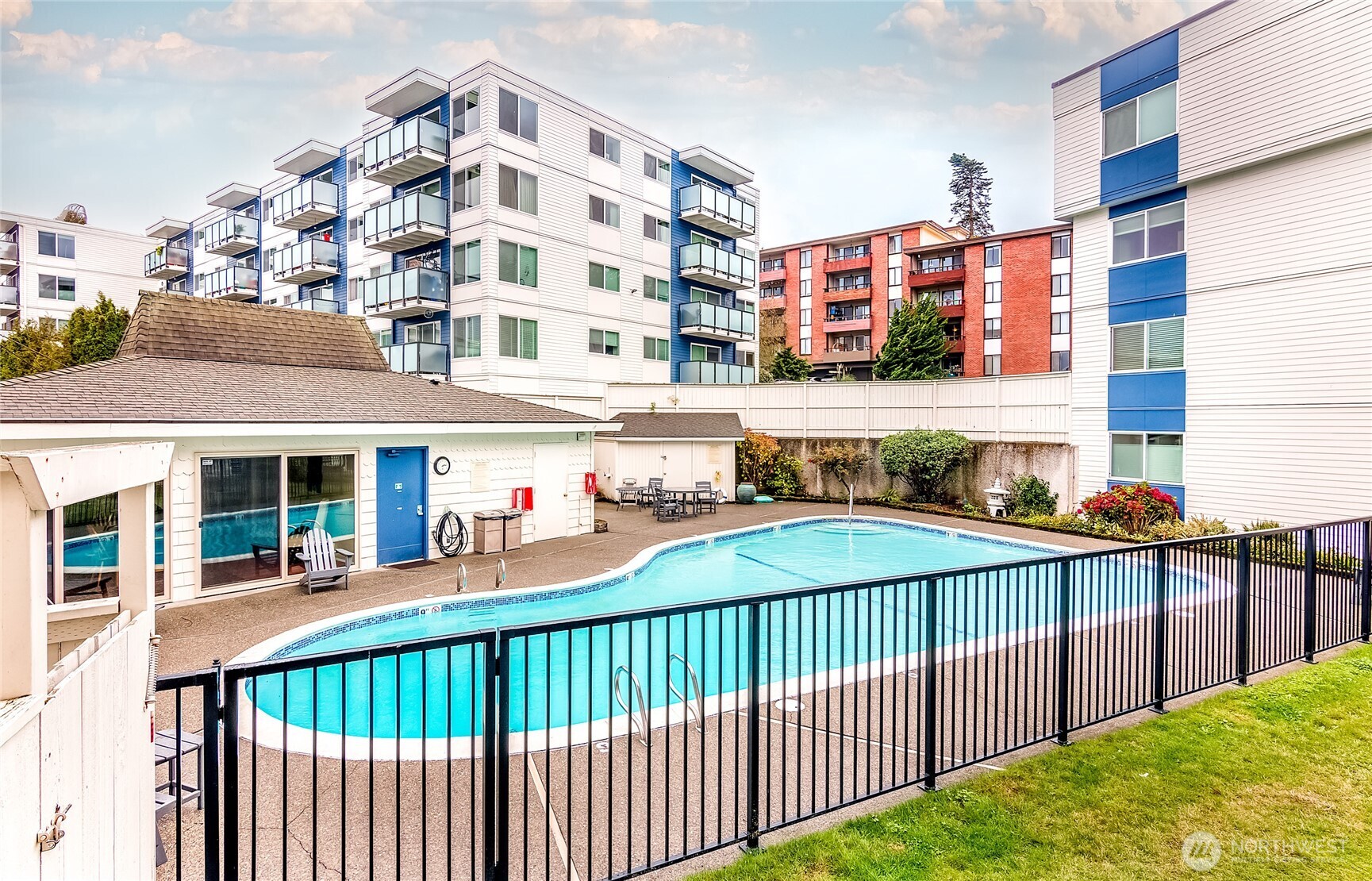 3722 27th Place West, Unit 101 Seattle, WA 98199 - Photo 4 of 17