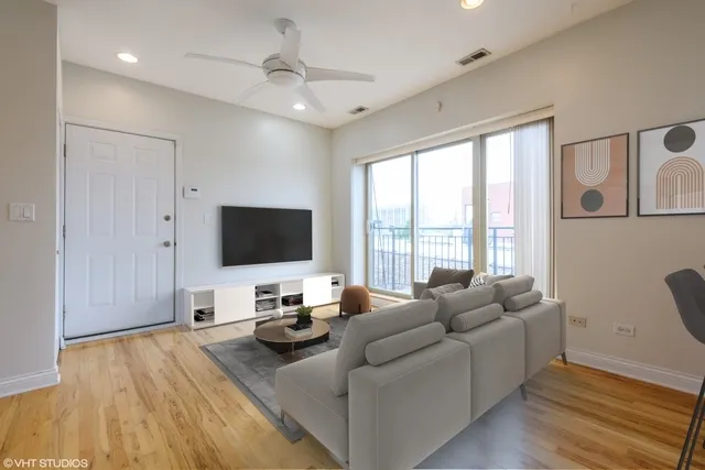 $2,250 | 2836 North Dawson Avenue, Unit 3W, Chicago, IL 60618