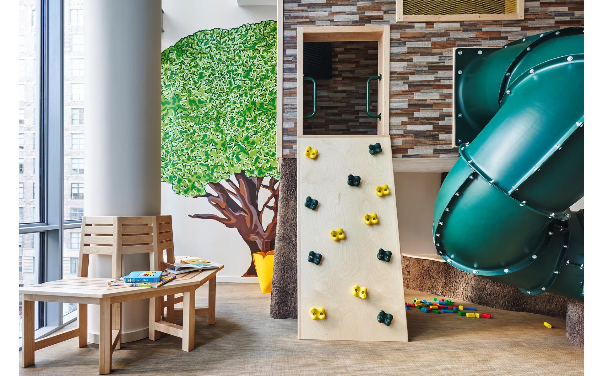 565 Broome Street, Unit S28A Manhattan, NY 10013 - Photo 34 of 36 a balcony with table and chairs