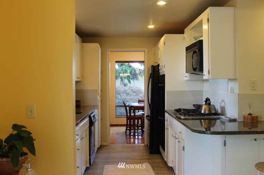 12515 Southeast 99th Street Renton, WA 98056 - Photo 6 of 19