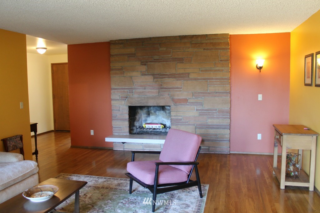 12515 Southeast 99th Street Renton, WA 98056 - Photo 10 of 19