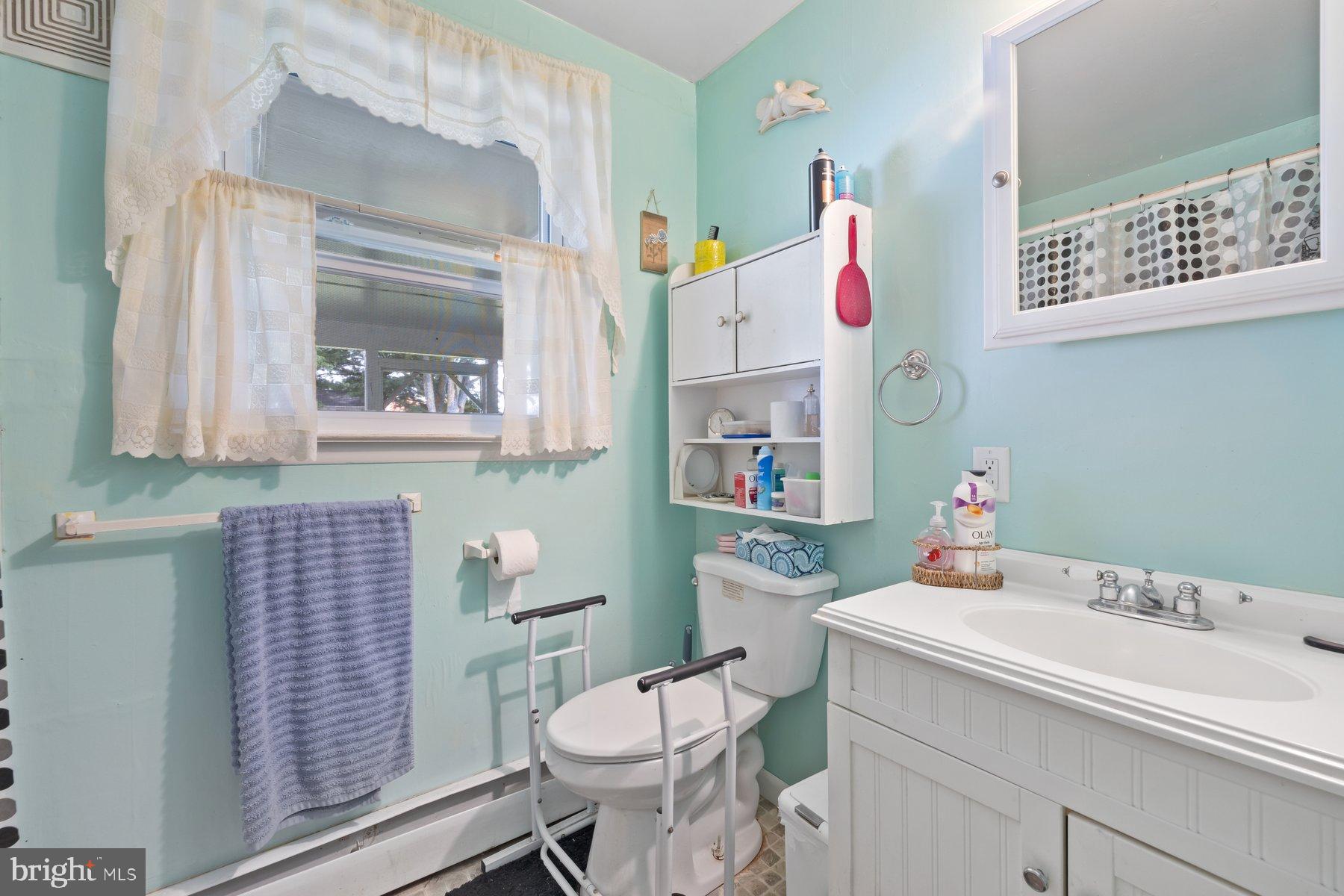 488 Bruce Avenue Odenton, MD 21113 - Photo 12 of 54 Full Bathroom #1 on Main Level