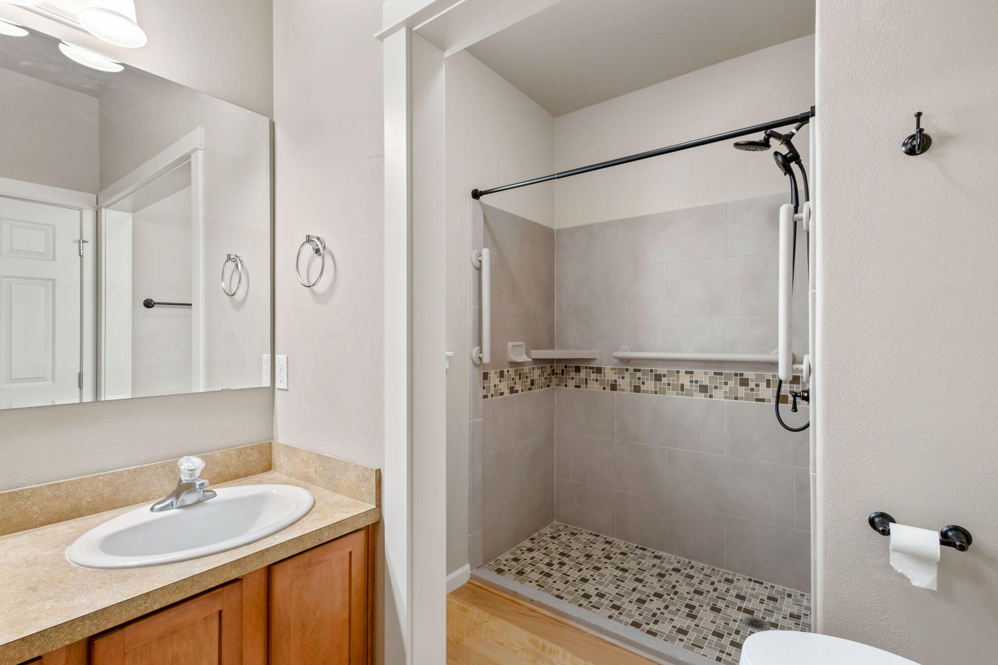 20864 Daniel Duke Way Bend, OR 97701 - Photo 18 of 43 primary bathroom