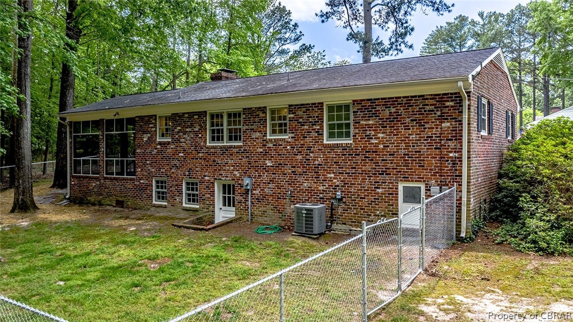 89 Walnut Road Kilmarnock, VA 22482 - Photo 35 of 38 Separate entrance from lower level to yard.