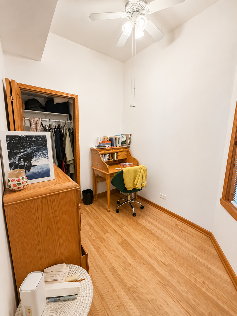 921 South Bishop Street, Unit 2 Chicago, IL 60607 - Photo 3 of 14 a view of a room with gym equipment