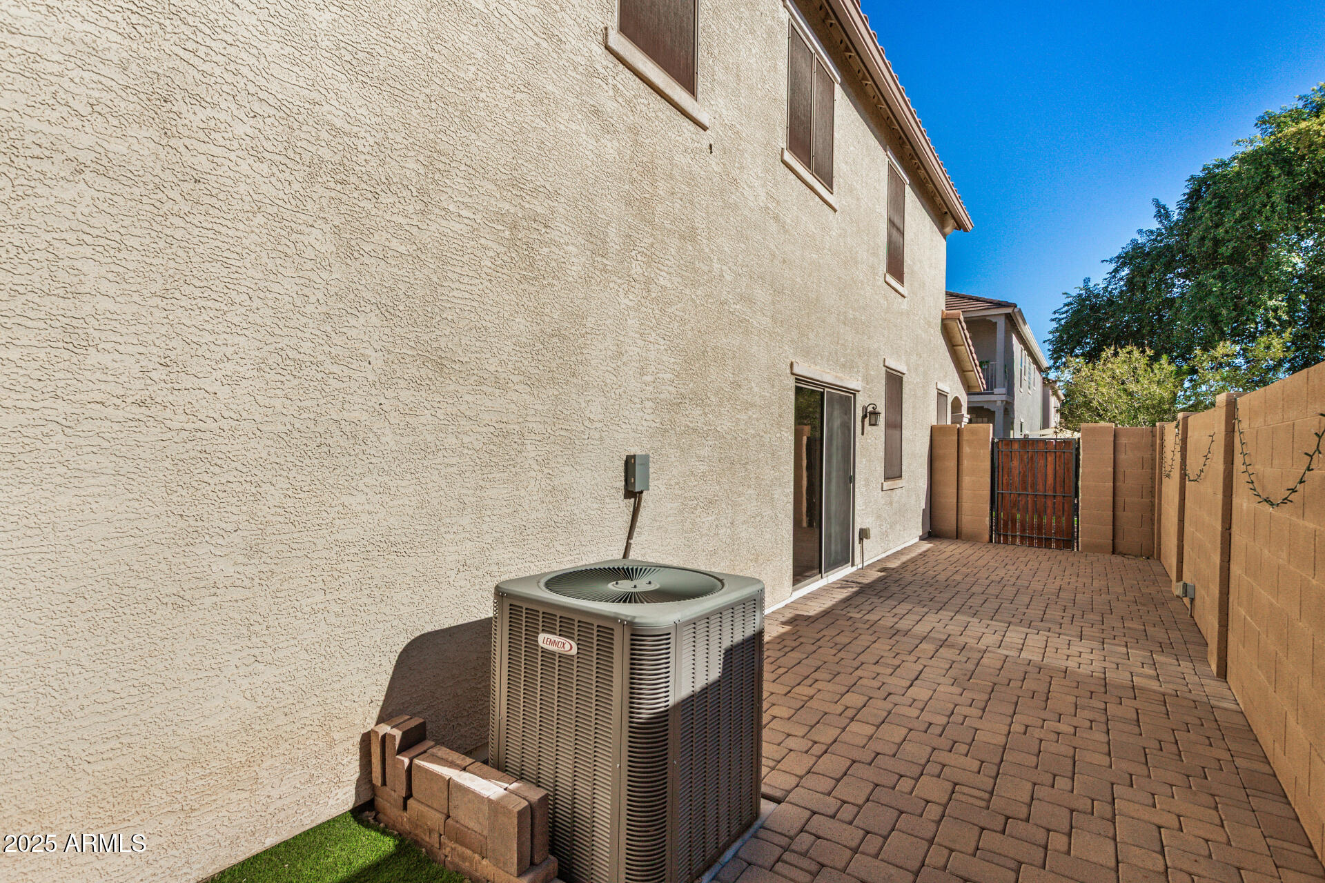 1705 East Joseph Way Gilbert, AZ 85295 - Photo 22 of 24 Side Yard