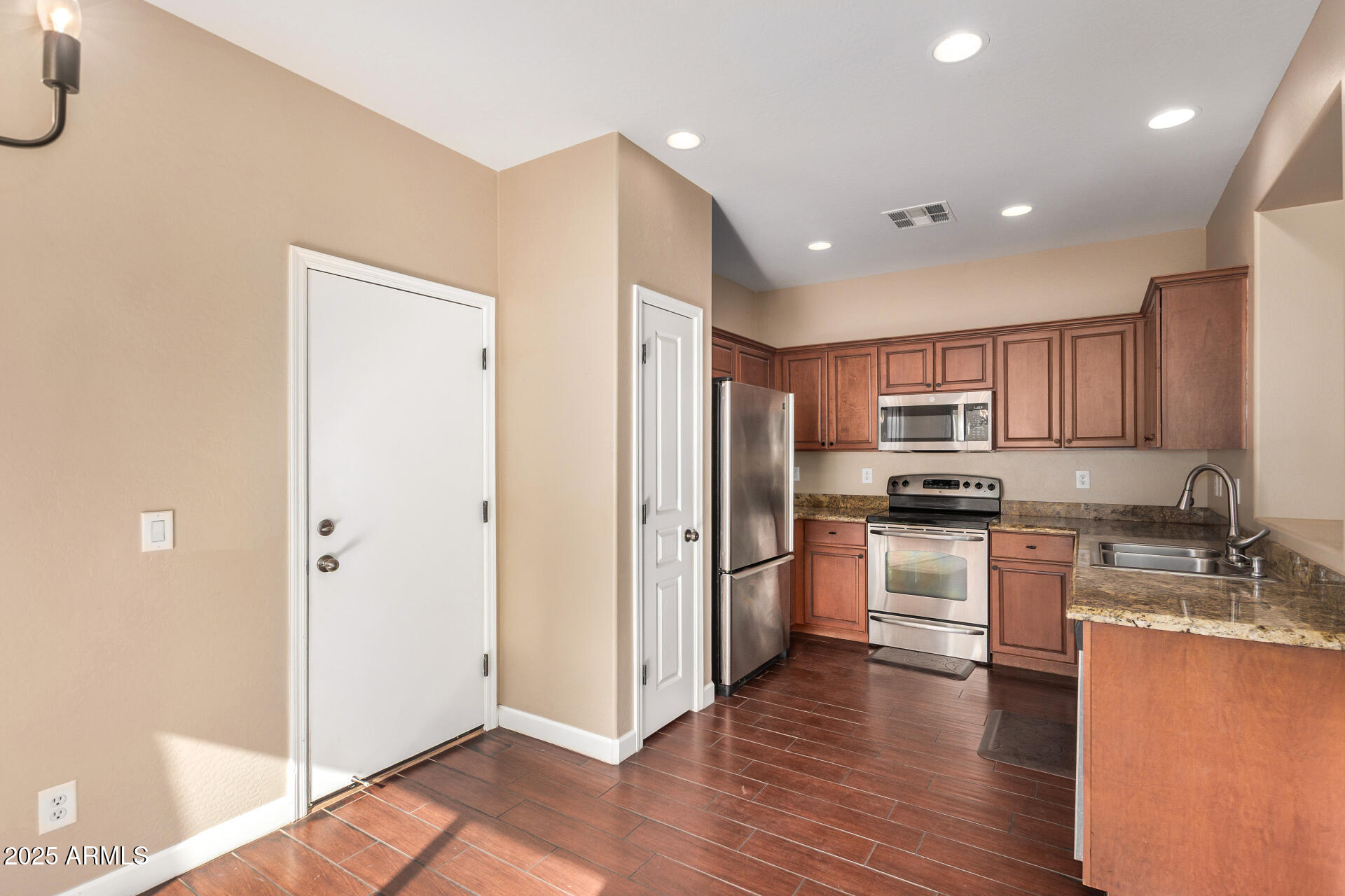 1705 East Joseph Way Gilbert, AZ 85295 - Photo 8 of 24 Kitchen