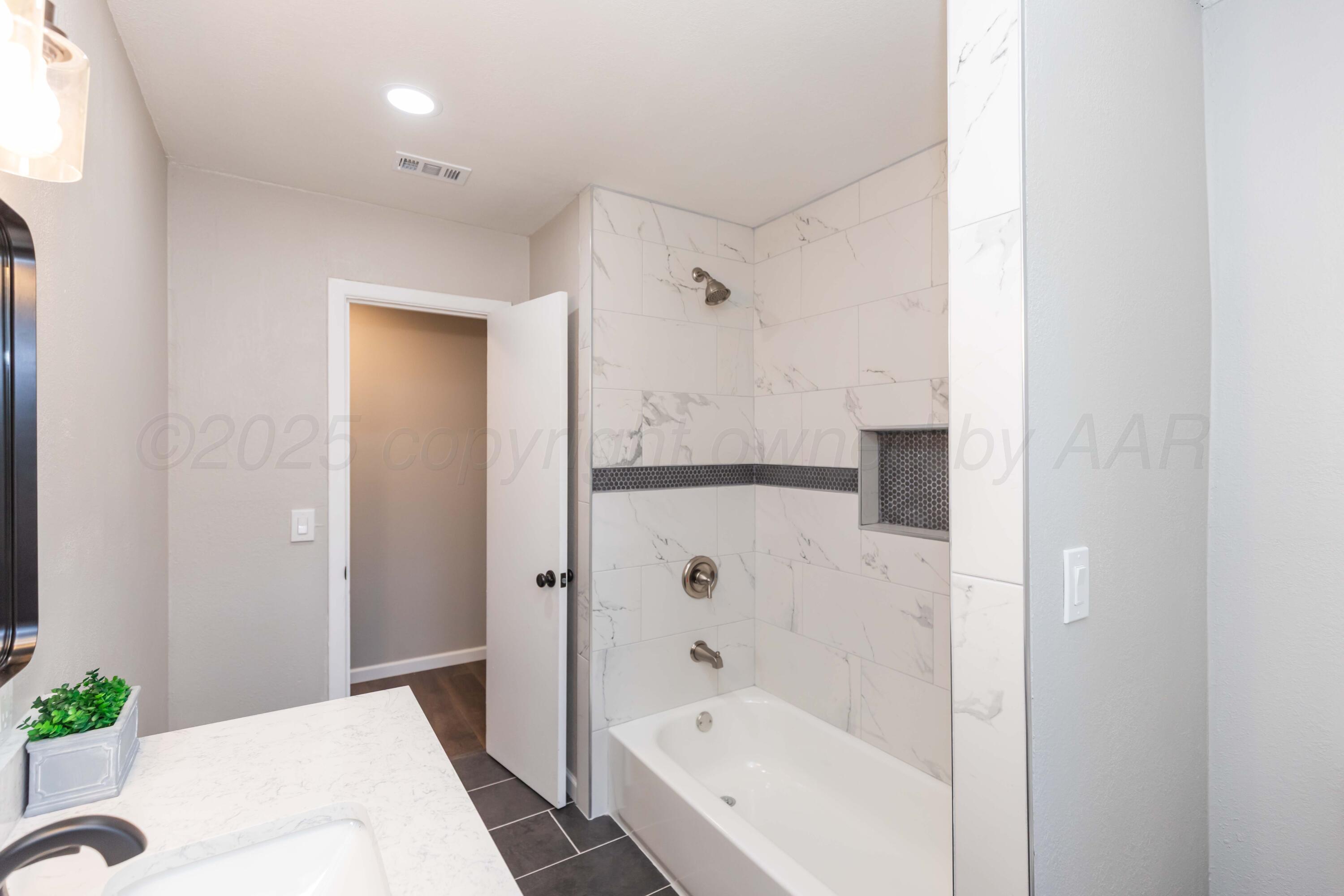 3504 South Rusk Street Amarillo, TX 79109 - Photo 43 of 54 BATHROOM 2 VIEW 3