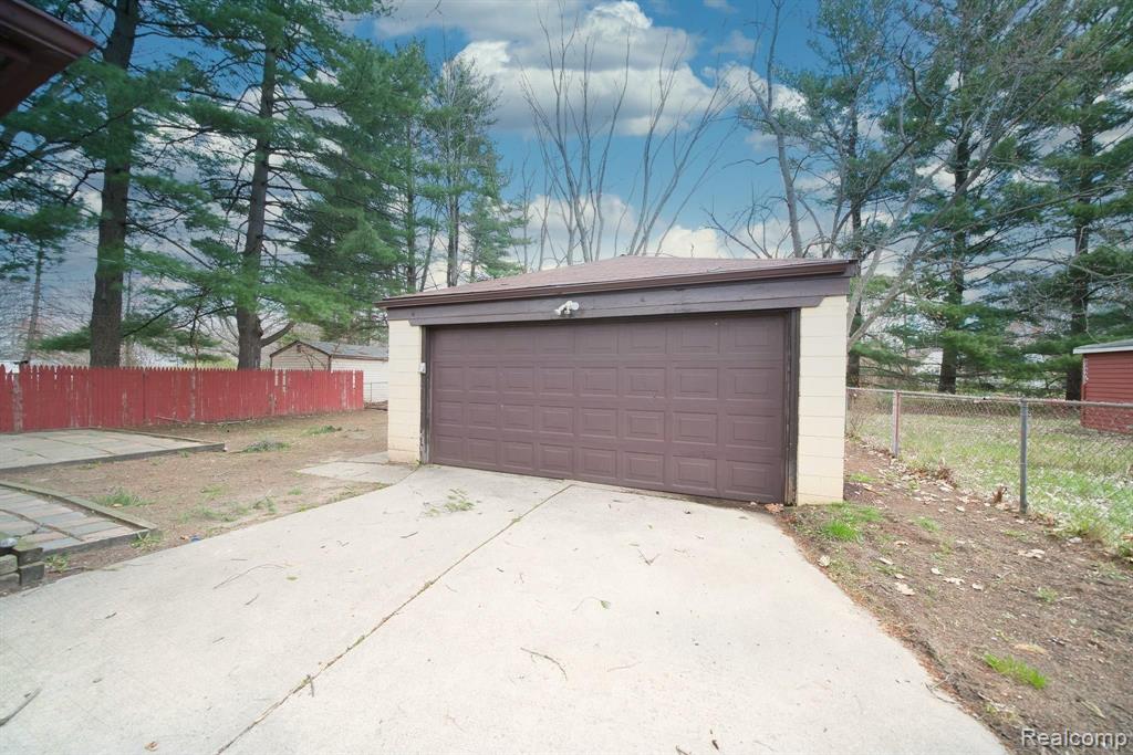 20710 Westhampton Avenue Southfield, MI 48075 - Photo 5 of 30
