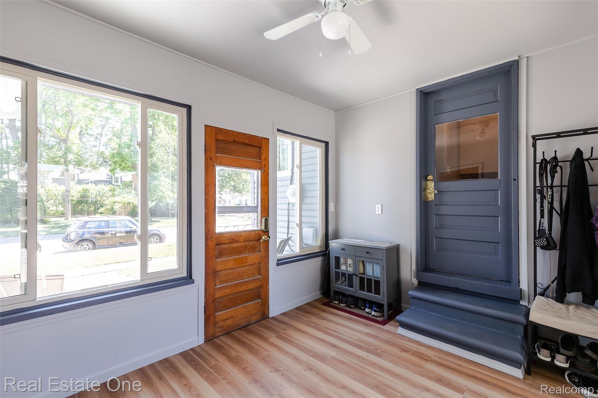 2916 Cumberland Road Berkley, MI 48072 - Photo 20 of 38 592A9586-HDR.jpg
