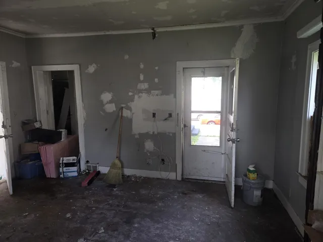 $85,000 | 708 West Jefferson Street, Bloomington, IL 61701