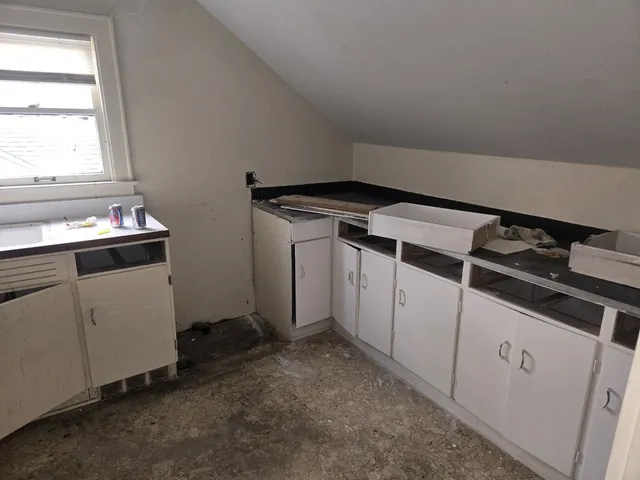 $85,000 | 708 West Jefferson Street, Bloomington, IL 61701