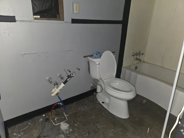 $85,000 | 708 West Jefferson Street, Bloomington, IL 61701