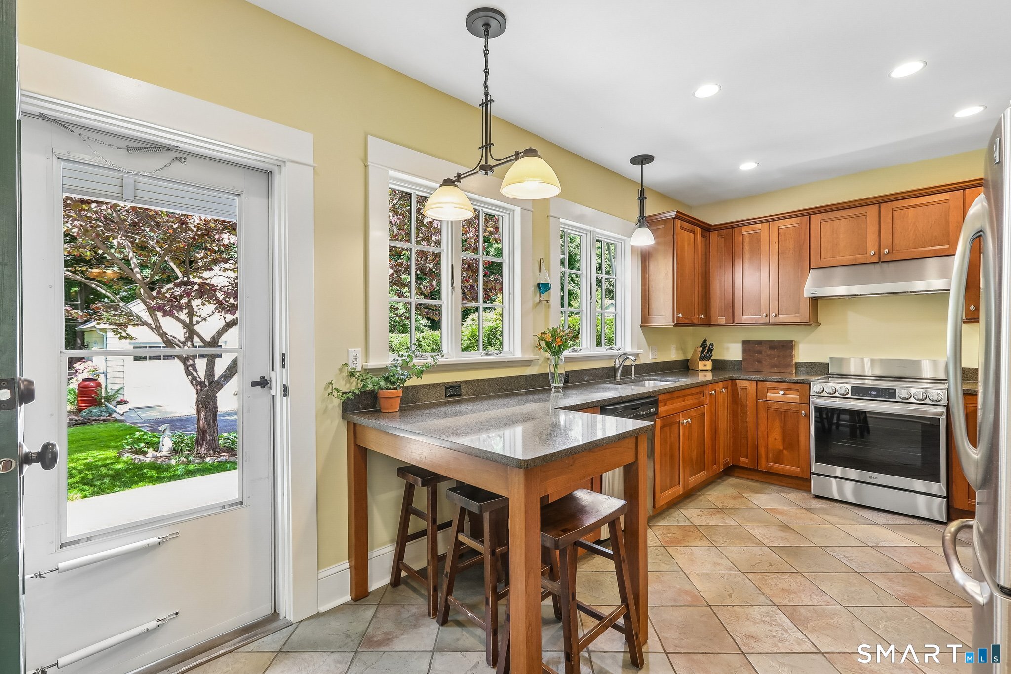 17 Ridge Road Danbury, CT 06810 - Photo 5 of 35