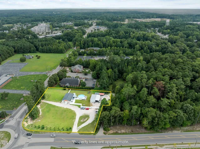 an aerial view of a house with yard swimming pool and outdoor seating