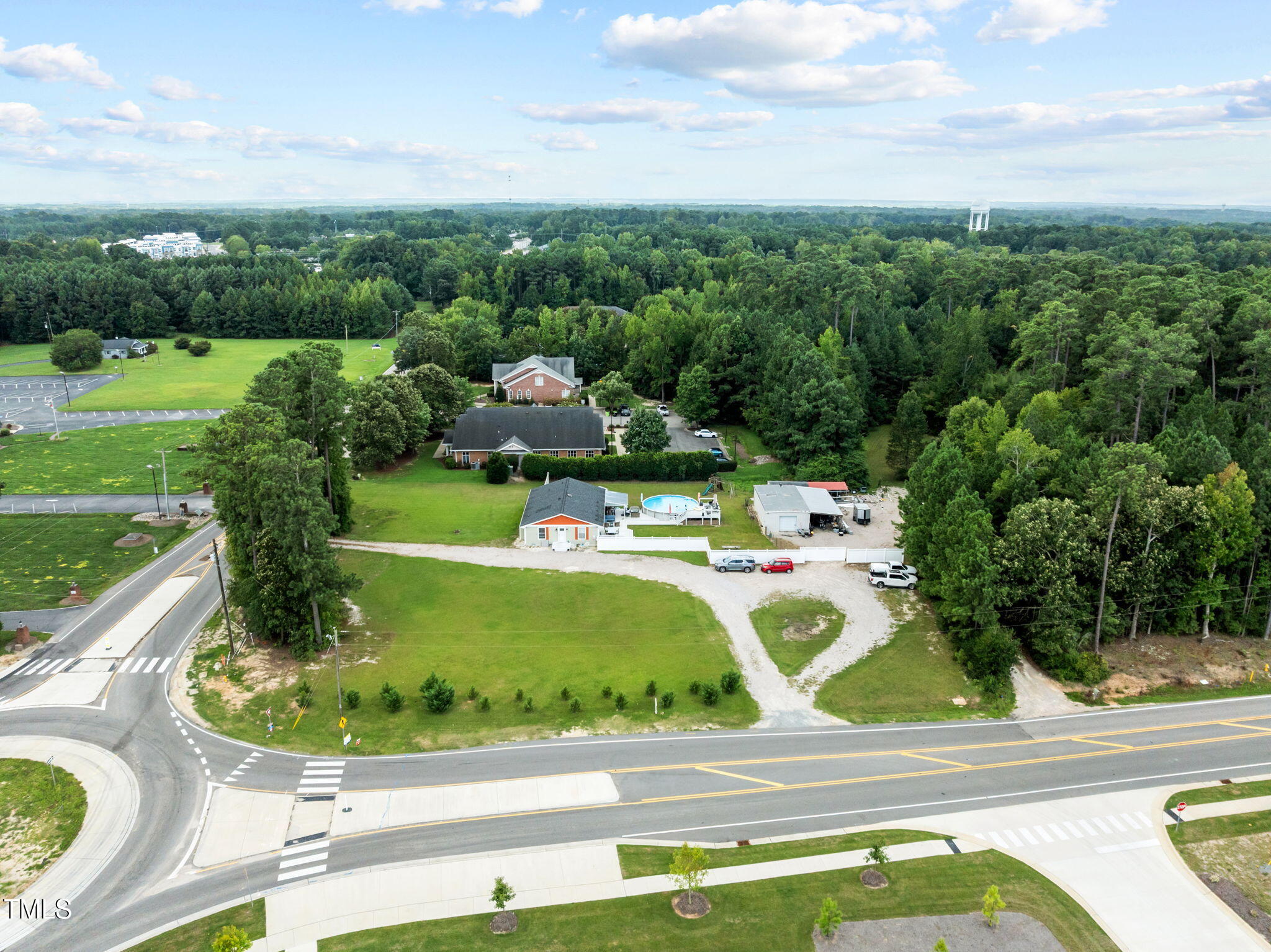 949 Old Knight Road Knightdale, NC 27545 - Photo 5 of 27 a view of a garden in the patio