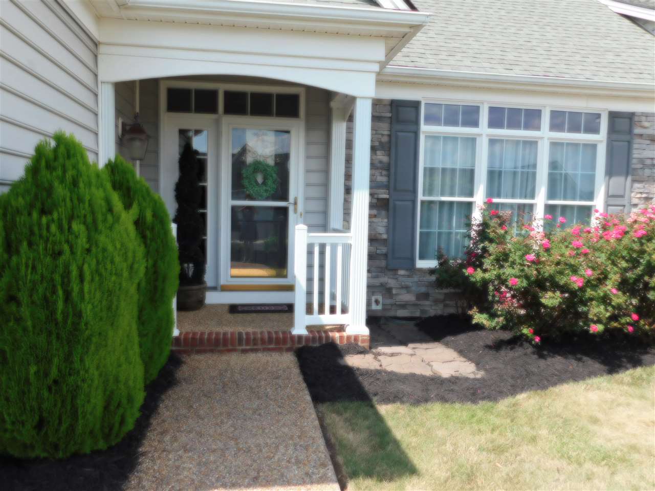 52 Hunters Trail Waynesboro, VA 22980 - Photo 4 of 32 a front view of a house with a garden