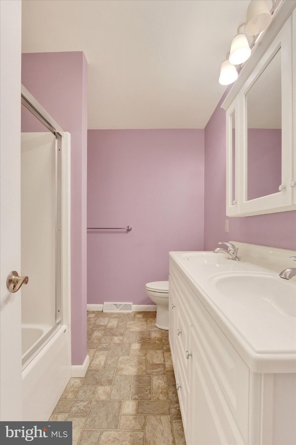 8778 Stottlemyer Road Waynesboro, PA 17268 - Photo 18 of 26 HALL BATH & WALK IN FROM OWNER'S BEDROOM