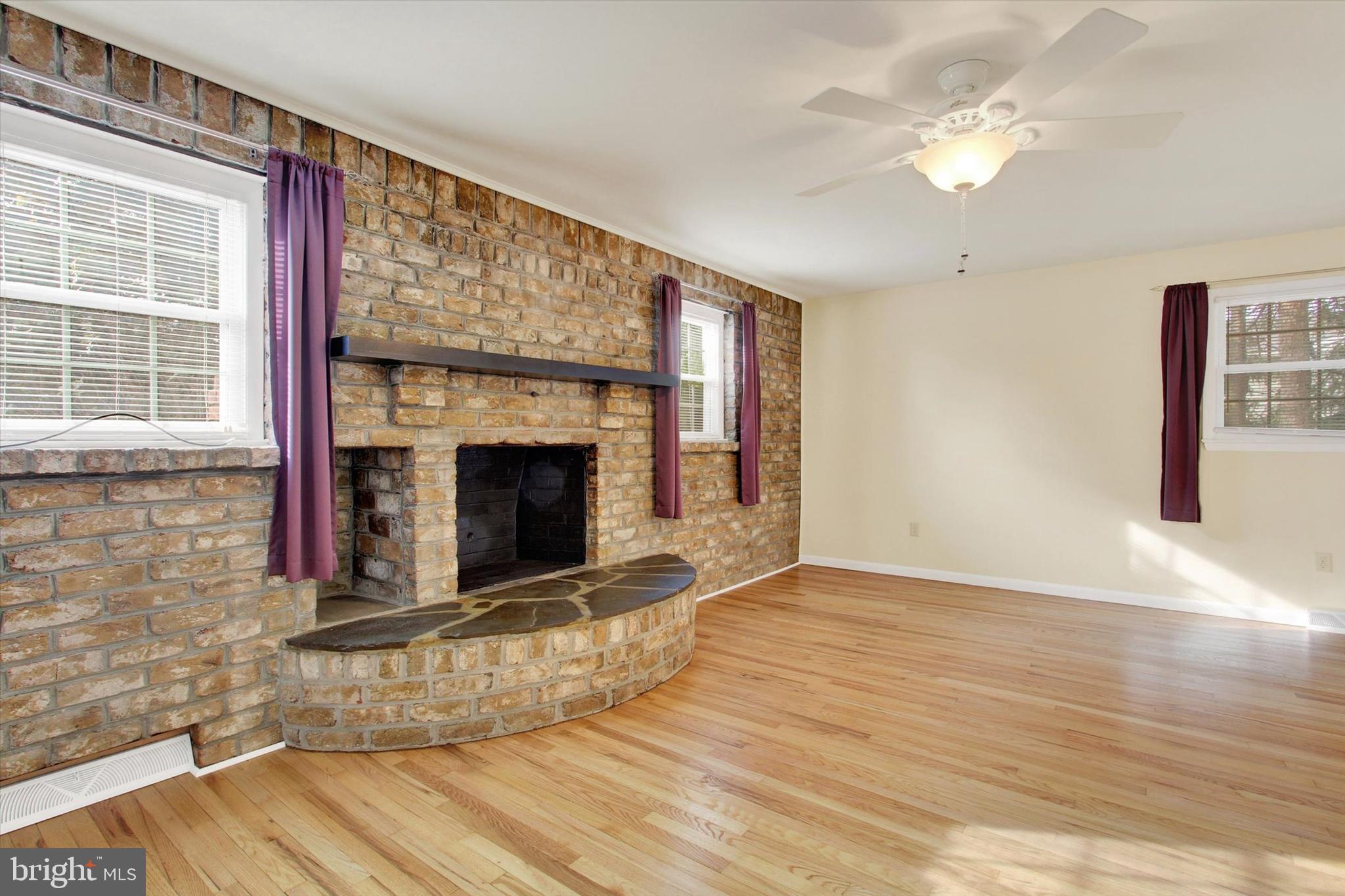 8778 Stottlemyer Road Waynesboro, PA 17268 - Photo 9 of 26 LIVING ROOM