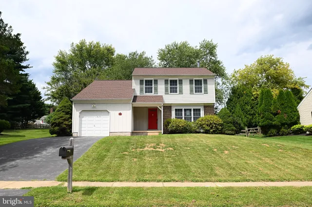 $444,900 | 5 Ridgewood Drive, Hockessin, DE 19707