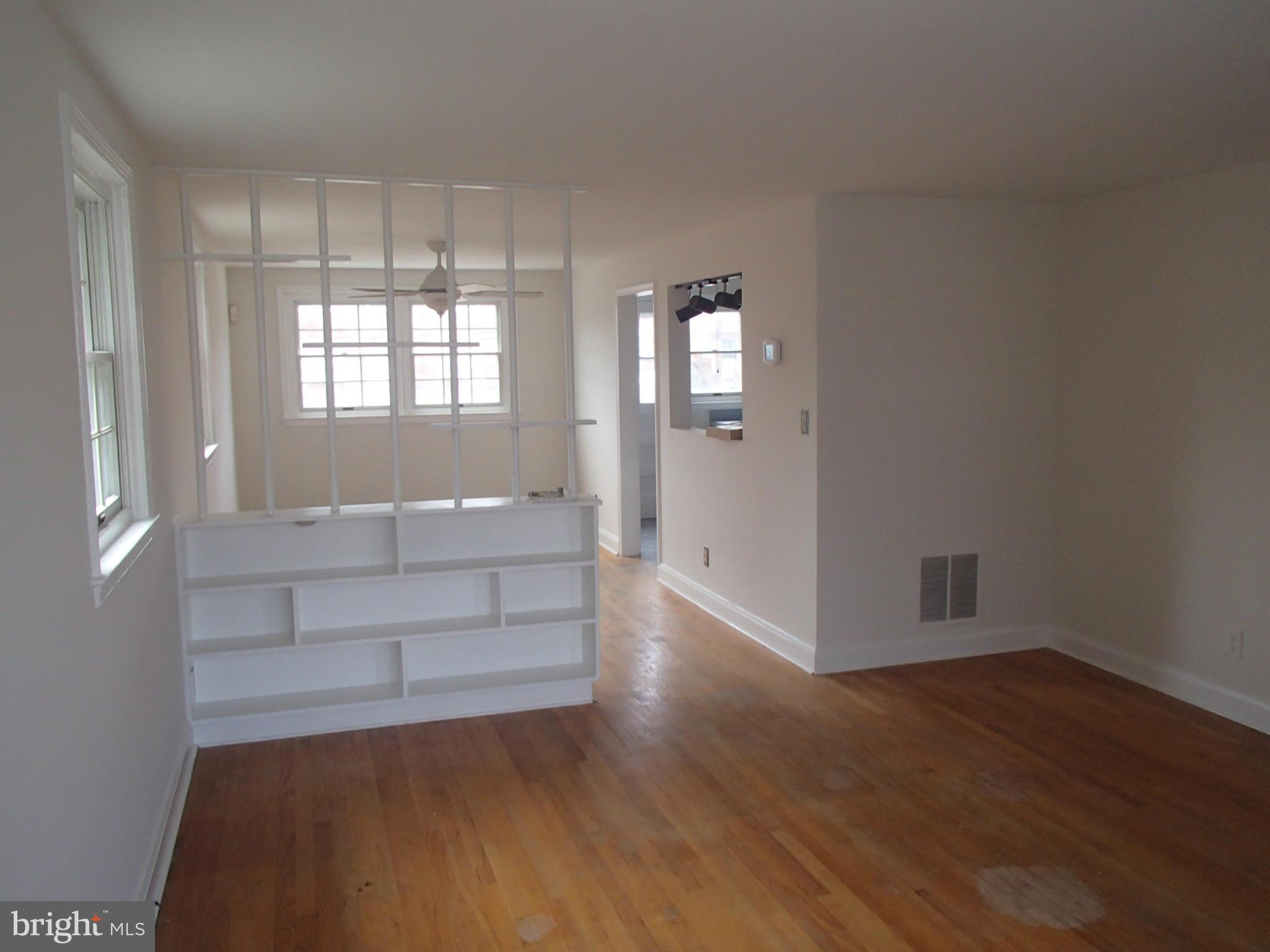 1449 Barrett Road Baltimore, MD 21207 - Photo 2 of 12 Living Room