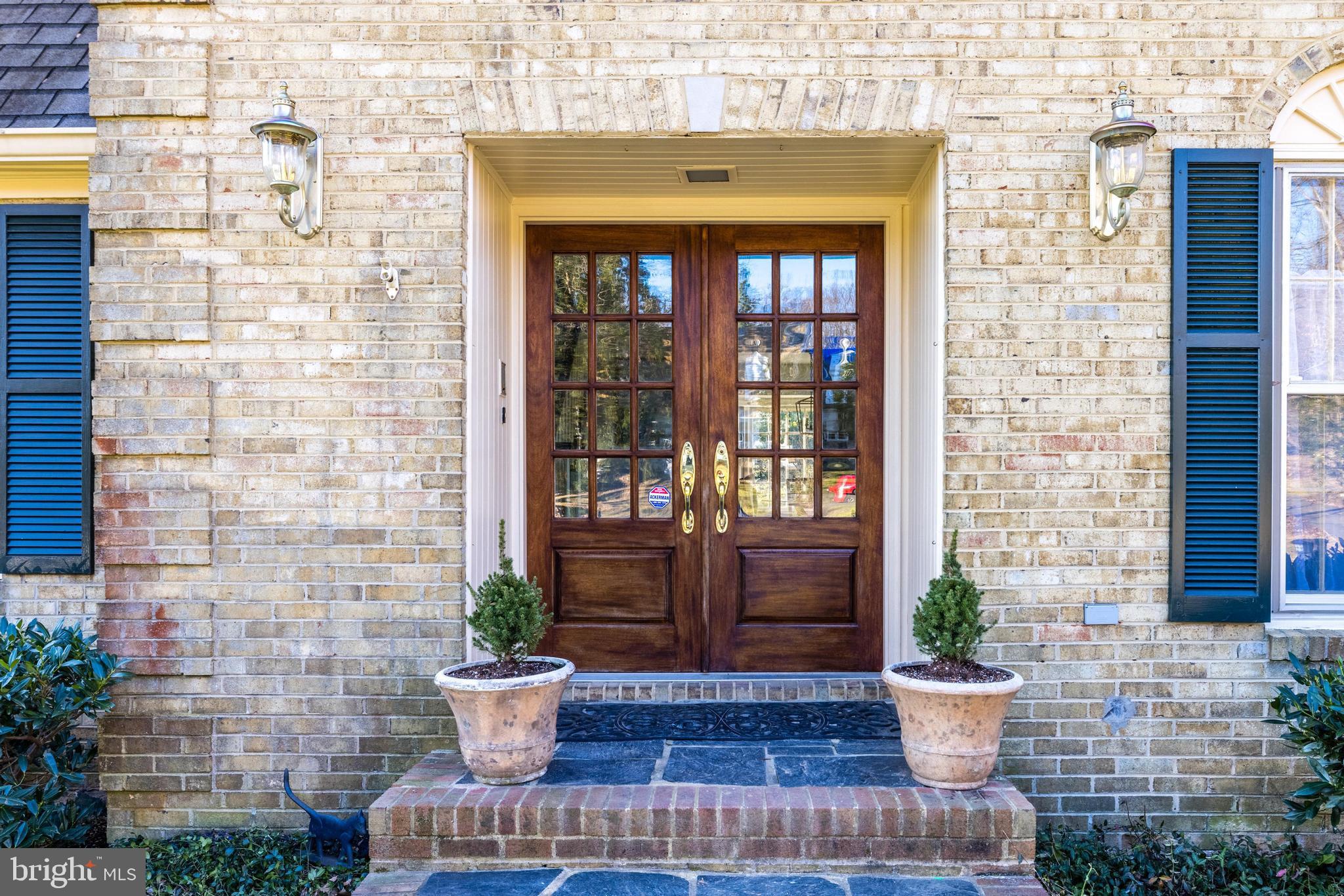 7905 Foxhound Road McLean, VA 22102 - Photo 2 of 39